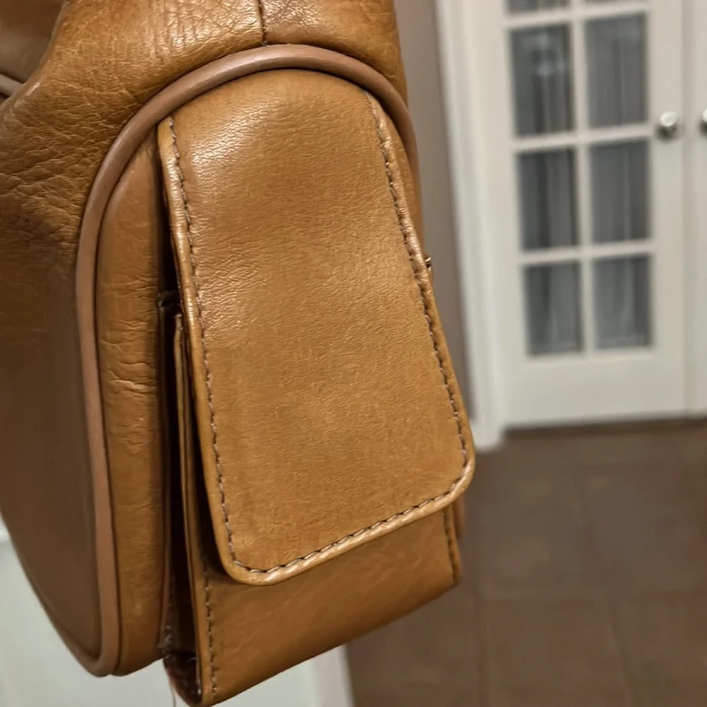 Cabela’s Columbia’s leather natural tan small bag